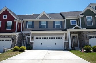 Building Photo - 3432 Foxglove Dr