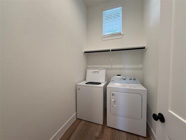 Building Photo - 30421 Zoysia Pt Ln