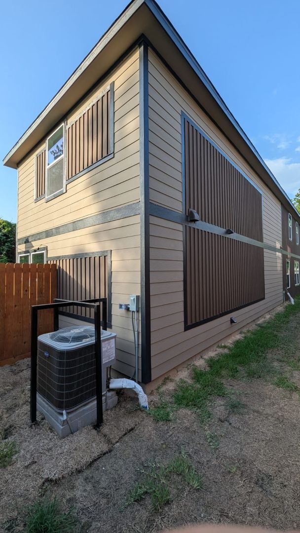 Building Photo - ?Your Houston Gem: 3 Beds, 2.5 Baths, Carport ?