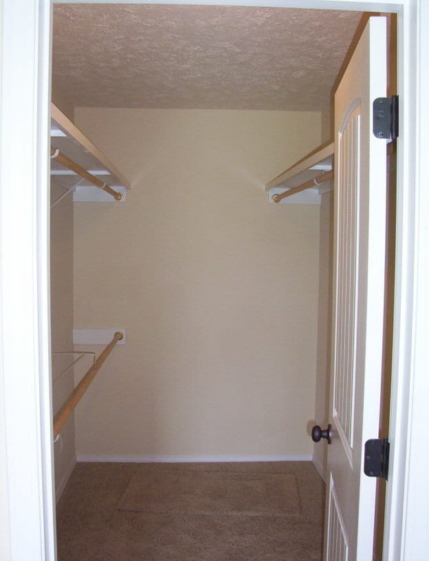 Building Photo - Beautiful 5 bedroom walkout basement house!!
