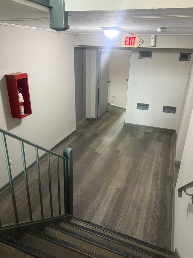 Building Photo - Updated Rocky River Condo – 1 Bed, 1 Bath in Prime Location Near Shopping & Lake Erie