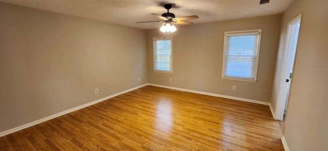 Building Photo - 3 bedroom home in North Columbus