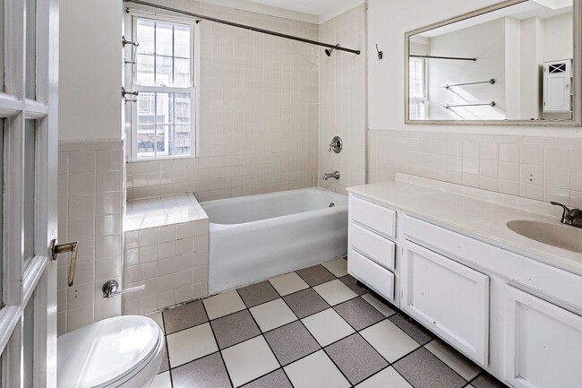 Building Photo - 3 bedroom, 1.5 bath home in The Triangle, ...