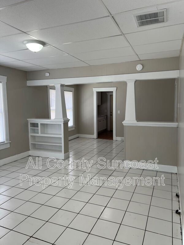 Building Photo - 1042 8th Ave S