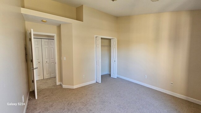 Building Photo - Newly remodeled 2bdrm condo