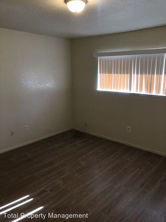 Building Photo - 2 br, 1 bath House - 3532 S. Woodland St.