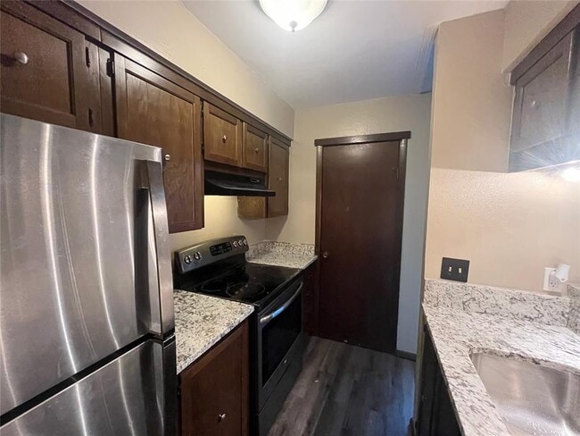 Building Photo - 822 Cardinal Creek Blvd