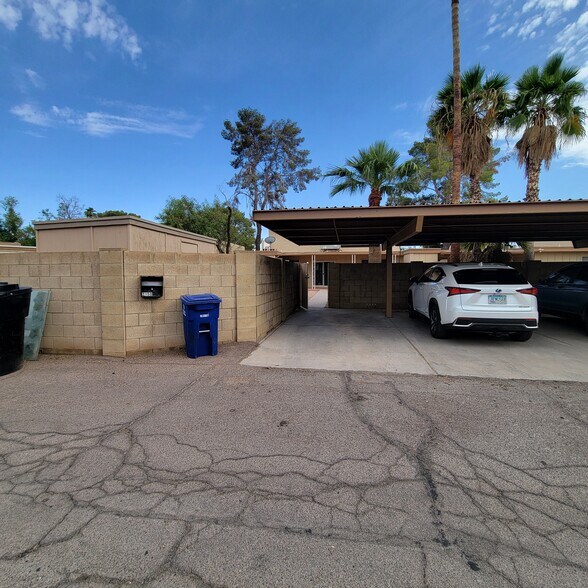 Building Photo - 2150 E Ellis Dr