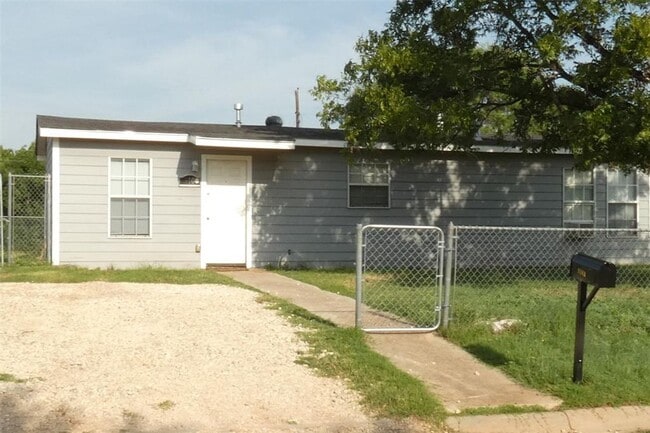 Building Photo - 910 Nelson St