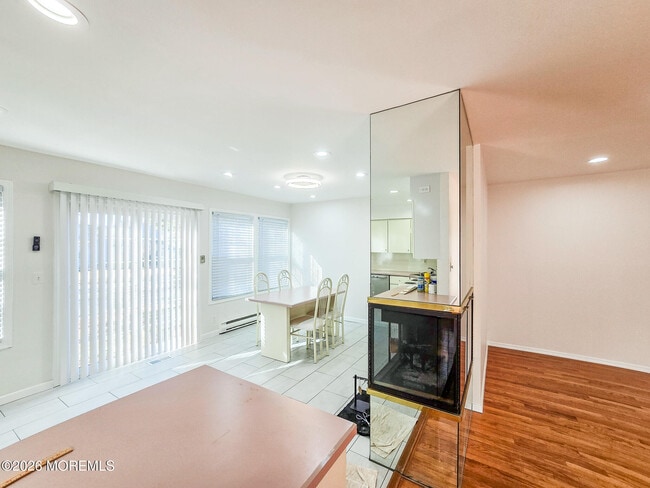 Building Photo - 167E Concordia Cir