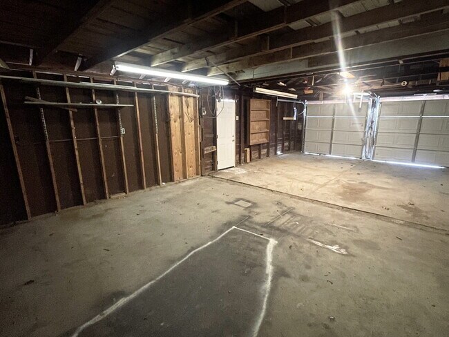 Building Photo - 3 Bedroom HUGE, 4-car garage/workshop combo (has electricity)