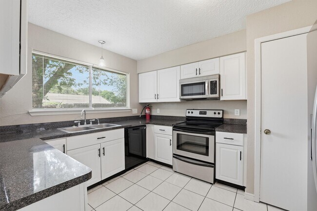 Building Photo - 7115 Tara Blue Ridge Dr