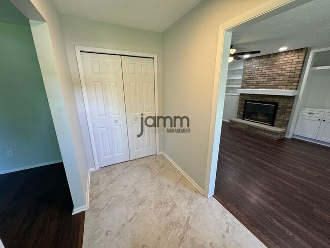 Building Photo - 5250 Mills Creek Ln