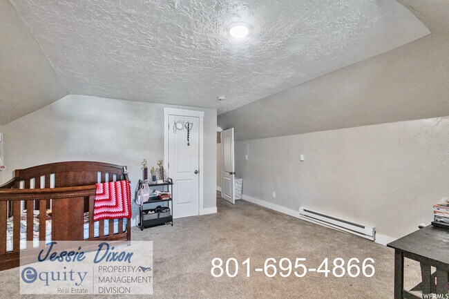 Building Photo - 529 30th St
