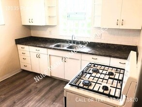 Building Photo - 10135 Pearl Rd