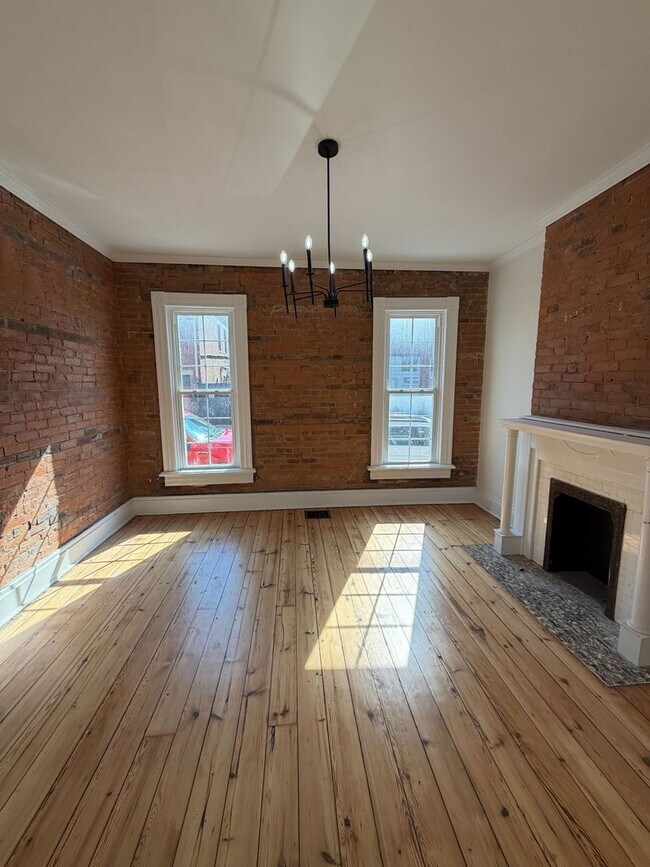 Building Photo - Fully Renovated 3BR/1.5 Bath in Olde Towne East!