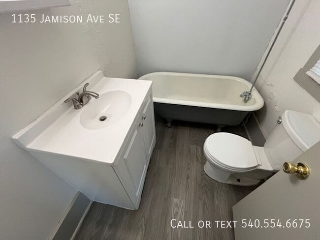 Building Photo - 1135 Jamison Ave SE
