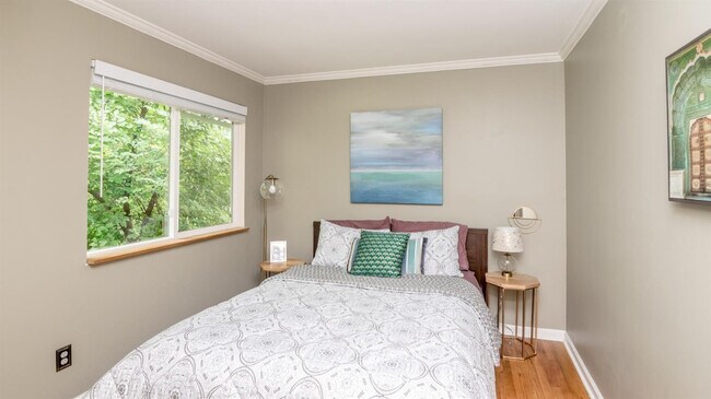 Building Photo - 406 Manor Dr