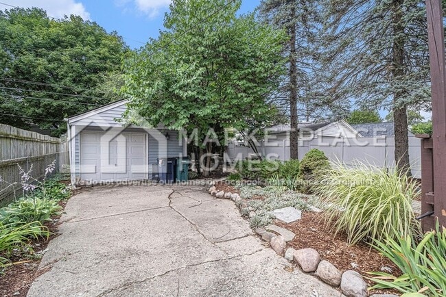 Building Photo - 612 S Dorchester Ave