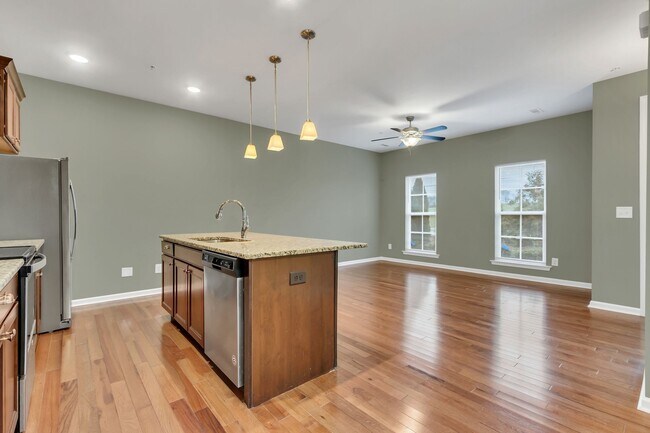 Building Photo - 305 Dursley Ln