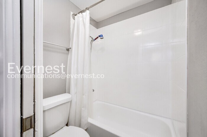 Building Photo - 502 El Camino Real S