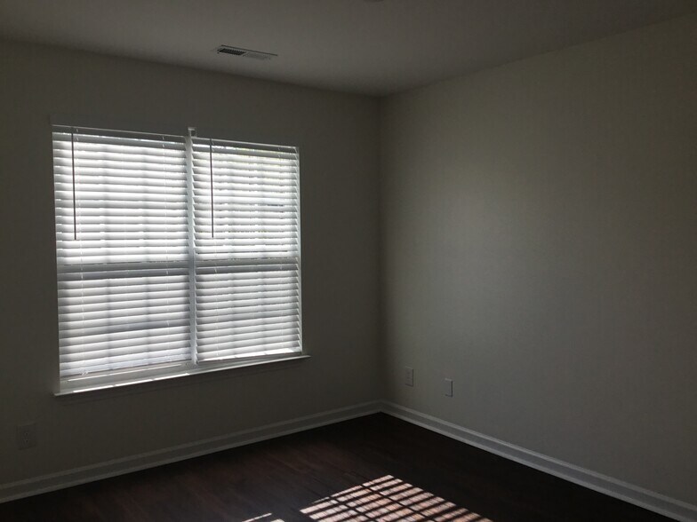 Building Photo - 917 Peachtree Meadows Cir