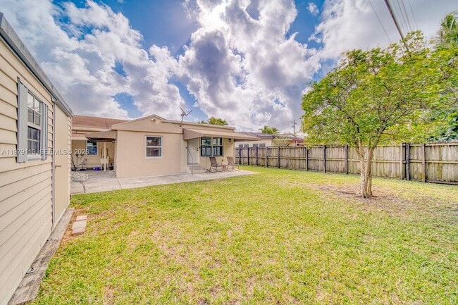 Building Photo - 3930 SW 68th Ave