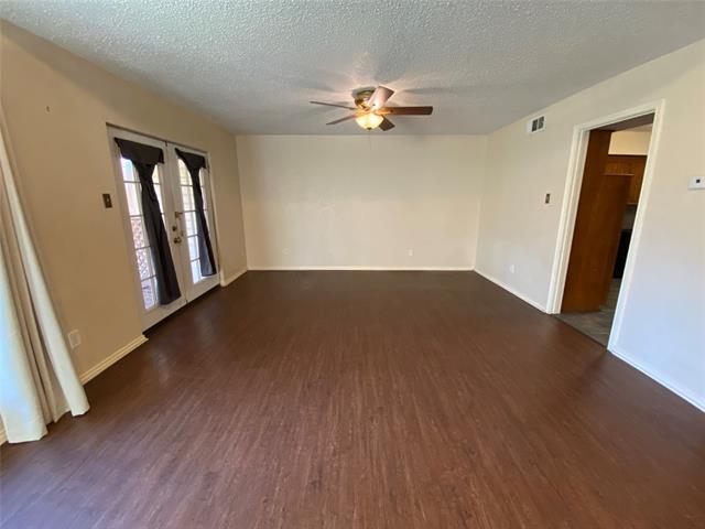 Building Photo - 606 Old Country Rd