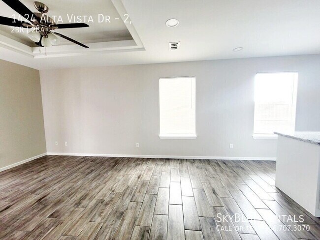 Building Photo - 1424 Alta Vista Dr