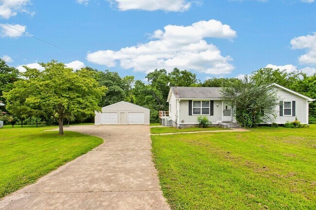 Building Photo - 1009 Lynndale Dr