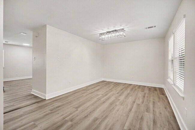 Building Photo - 431 Laurel Timbers Dr