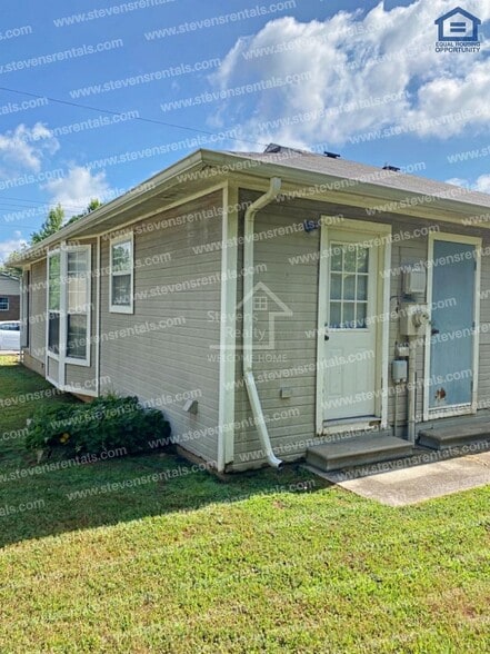 Building Photo - 445 Oriole Dr