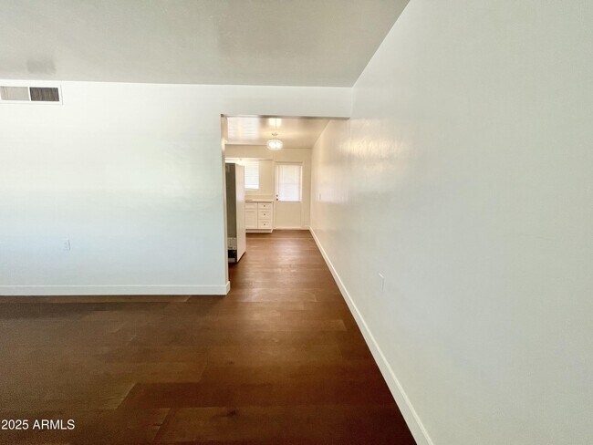 Building Photo - 6242 N 12th Pl