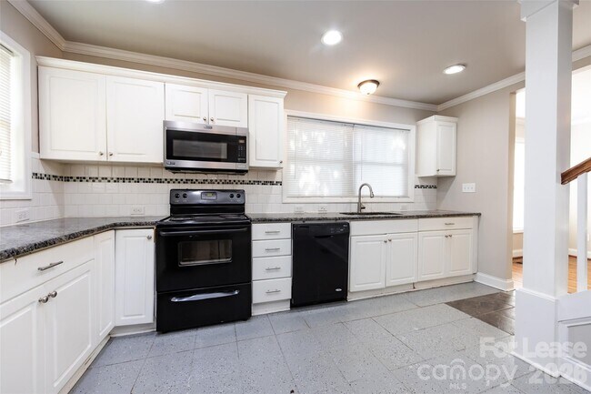 Building Photo - 1225 Kennon St