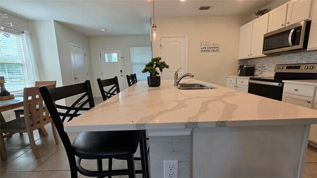 Building Photo - 16221 Admirals Cove Ln