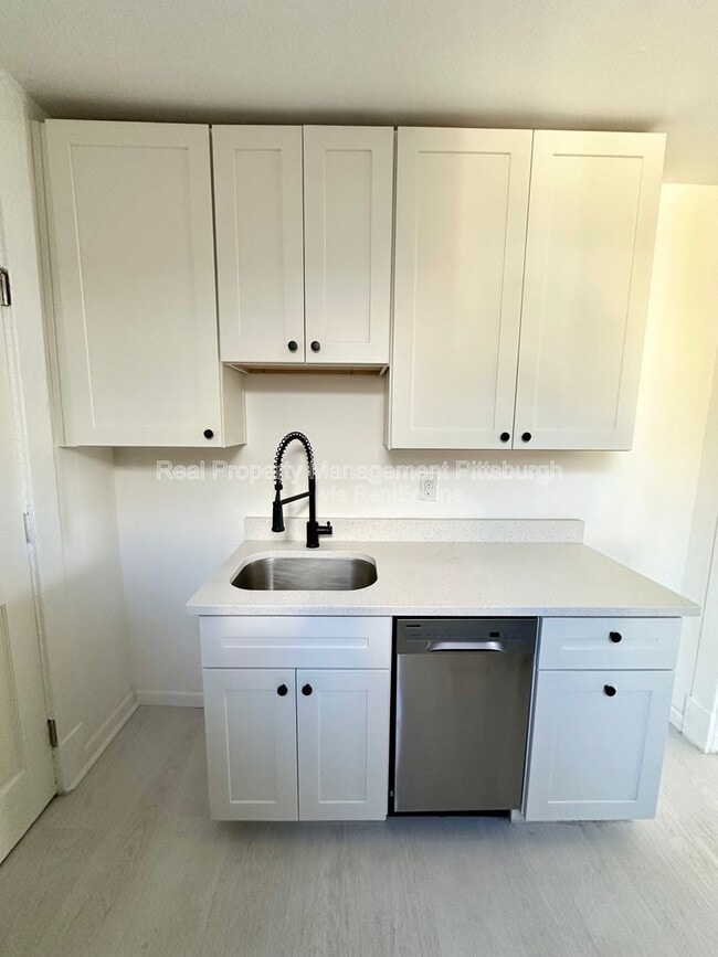 Building Photo - 1611 Westmont Ave