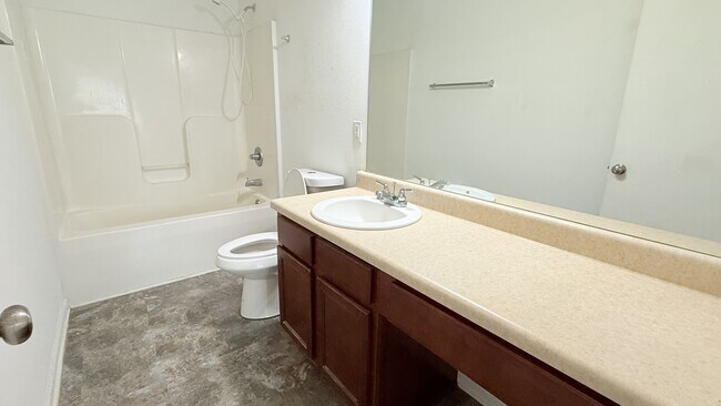 Building Photo - 15251 Tyler Mill Dr