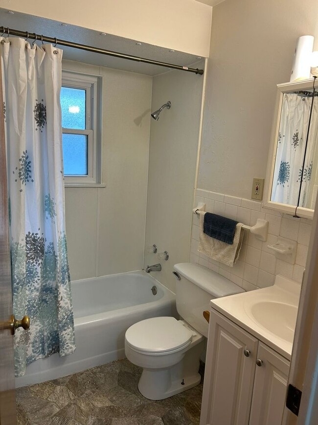 Building Photo - 203 N 7th St