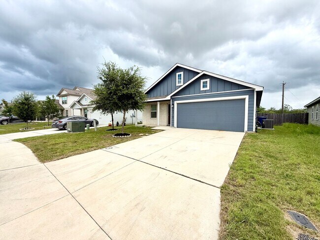 Building Photo - Gorgeous 3-bedroom, 2 Bathroom, Minutes from Randolph AFB