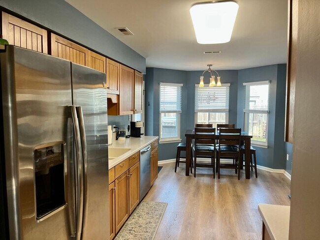 Building Photo - Updated 3BR/2BA with LOFT and Garage!