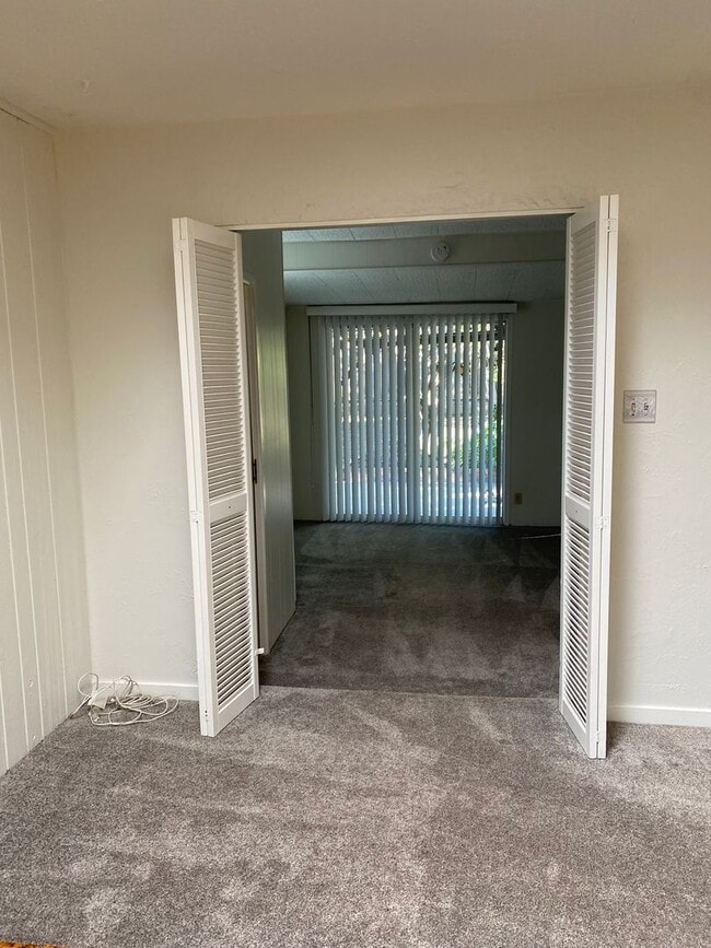 Building Photo - 3 bed + bonus room House available. Pets W...