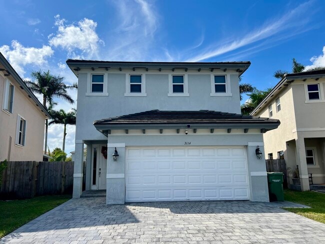 Primary Photo - 3114 SE 3rd Dr