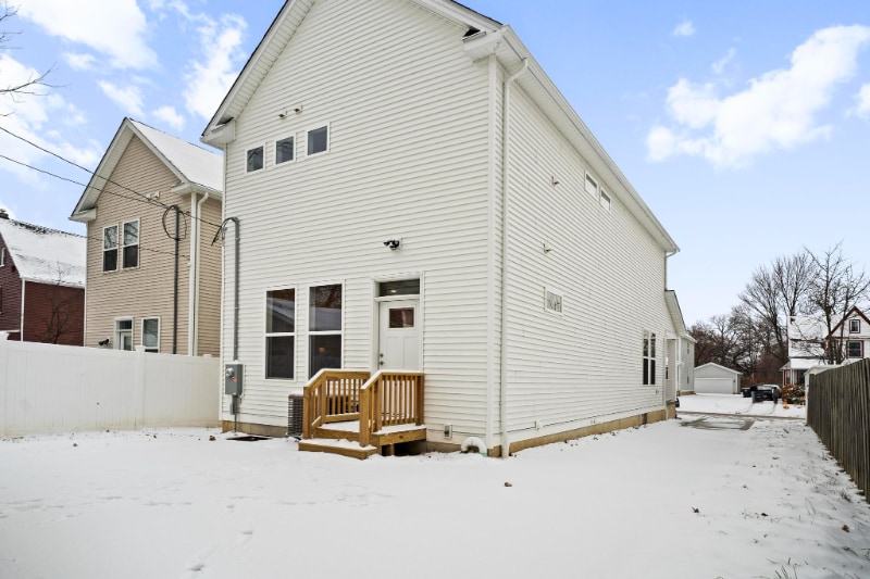 Building Photo - 2273 E 100th St