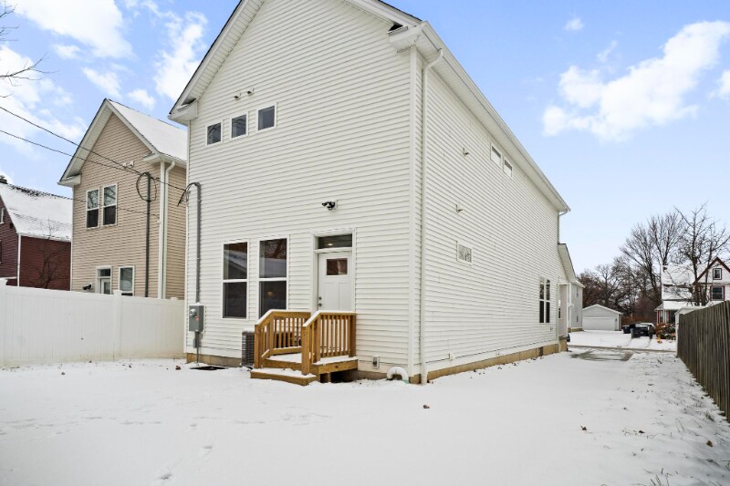 Building Photo - 2273 E 100th St