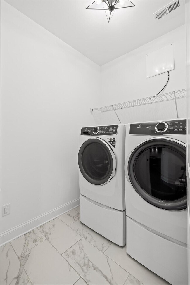 Building Photo - 7183 Tailgate Lp