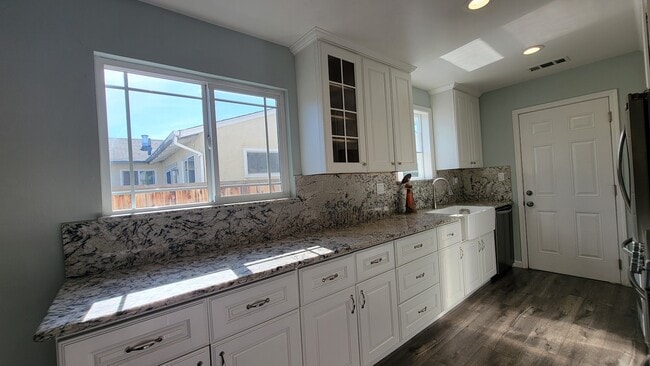 Building Photo - 28022 Thackeray Ave