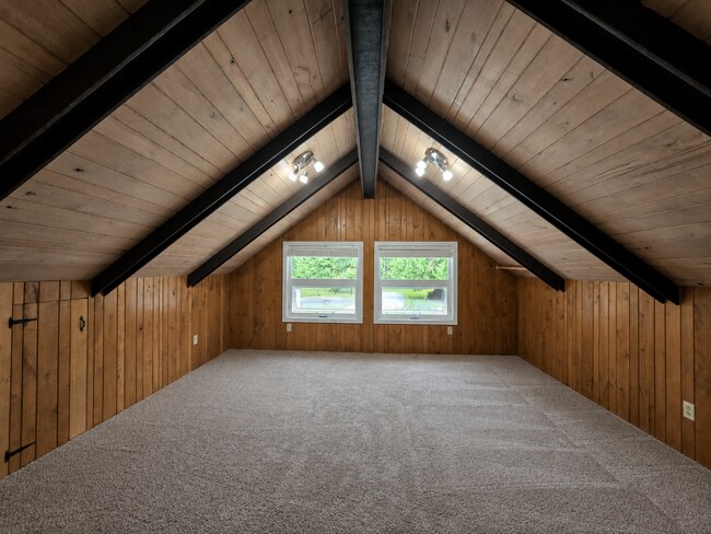 Building Photo - Private Arlington Retreat