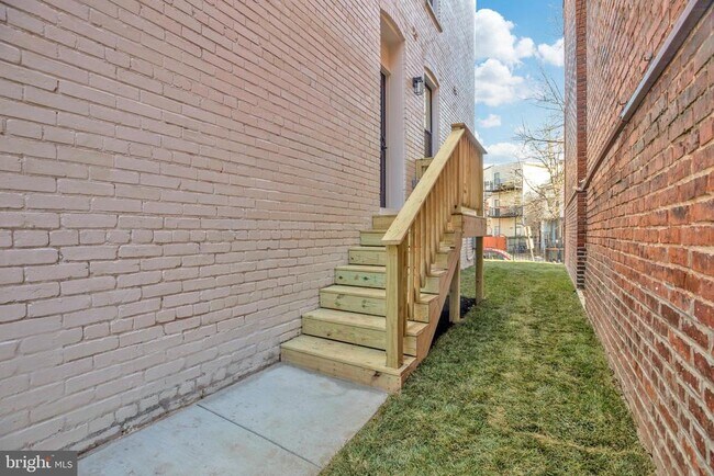 Building Photo - 227 S St NW