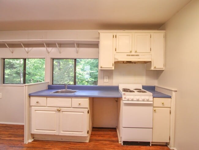 Building Photo - Charming Tiny Home in Peaceful Country Set...