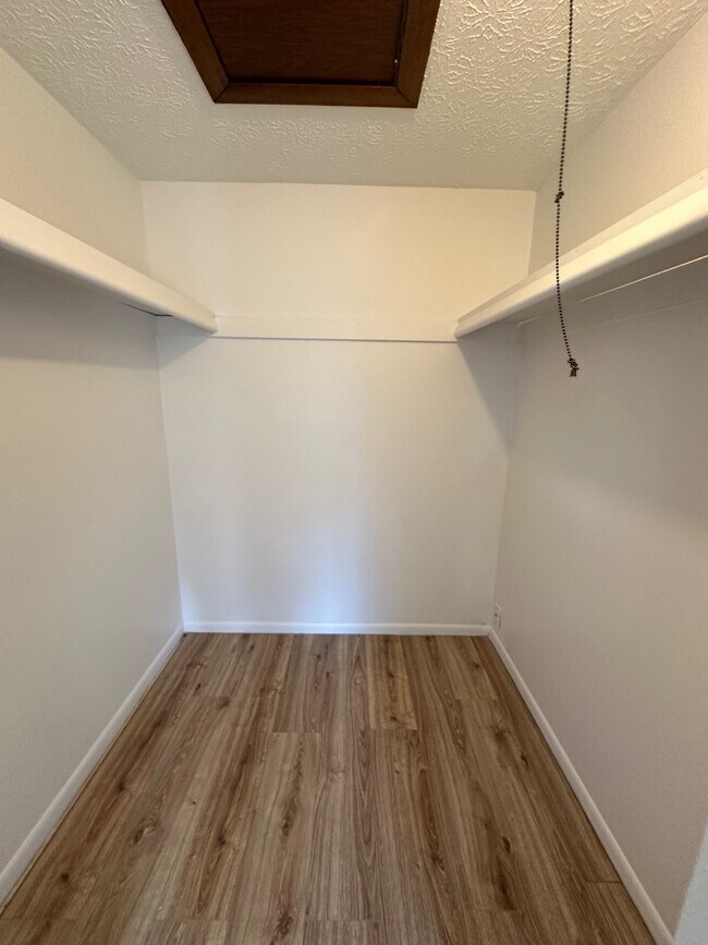 Building Photo - 2448 Burgandy Ln